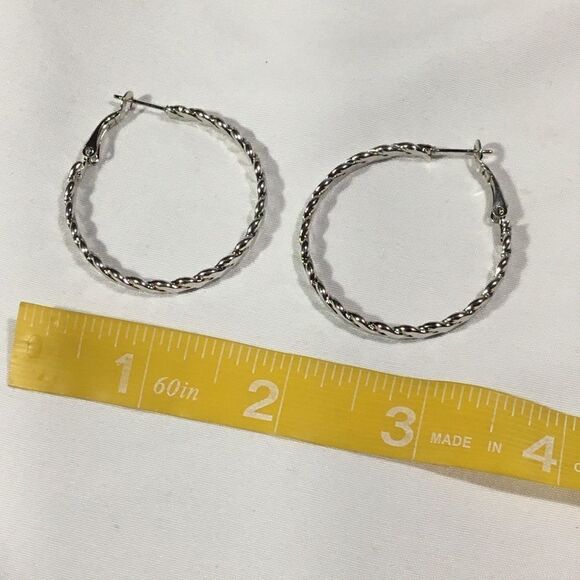 Flat & Twisted Hoops (UC3) - Picture 6 of 6